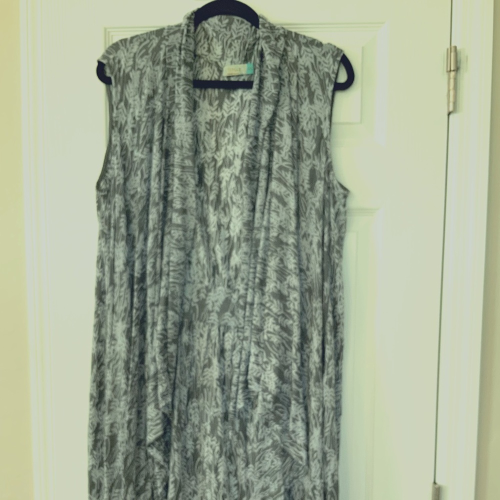 Chalet Women’s Dark and Light Gray Long Vest Like New Size 2X